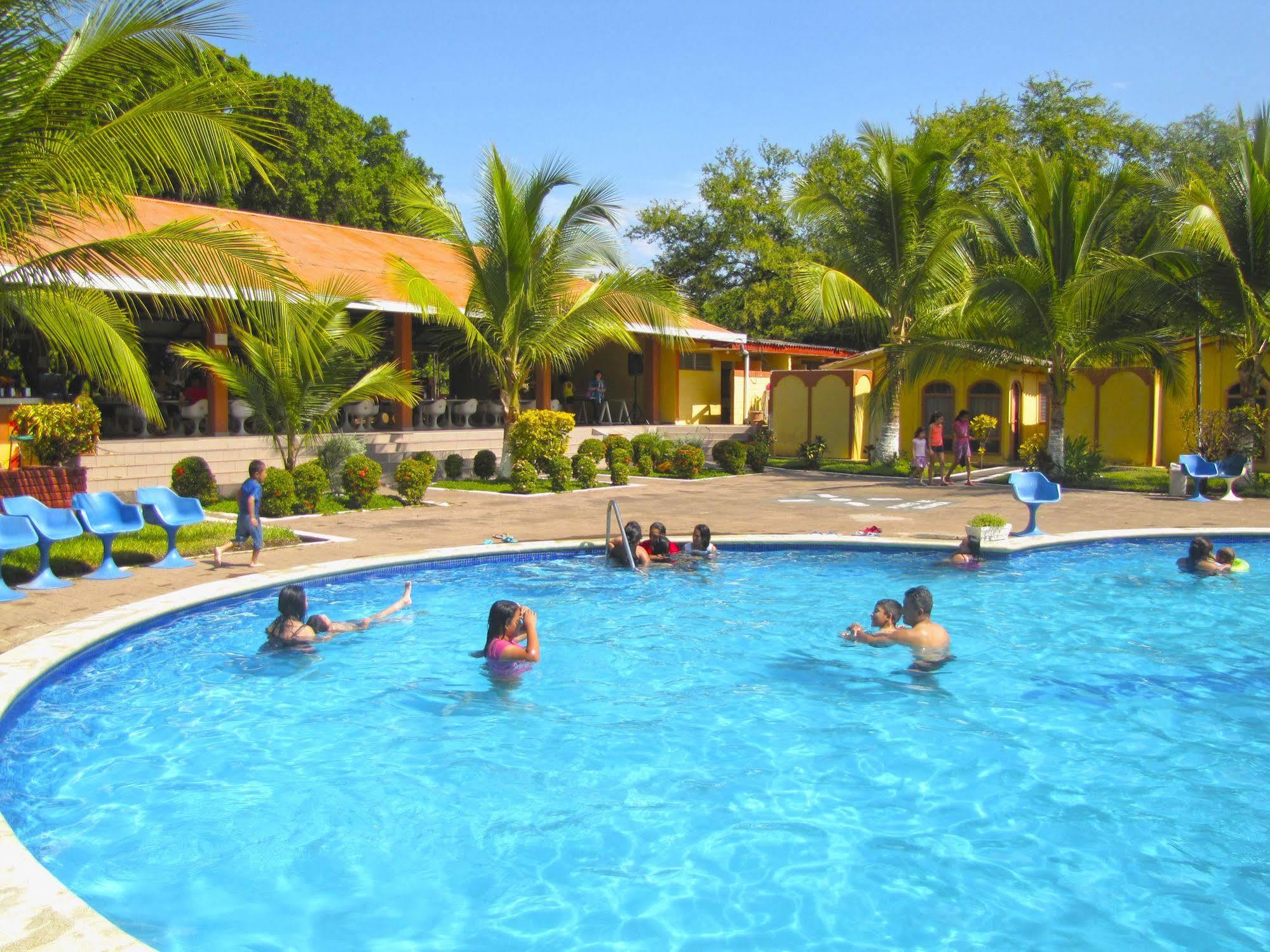 Tropiclub Playa El Cuco Hotel Exterior photo